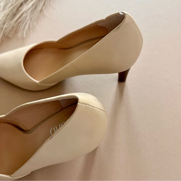 Franco Sarto Cream Pumps - Picture 6 of 10